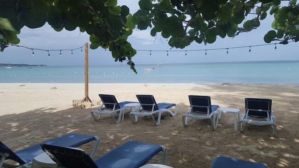 Firefly Beach Cottages and Suites 75/78