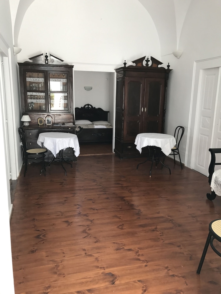 Marcos Rooms 11/44