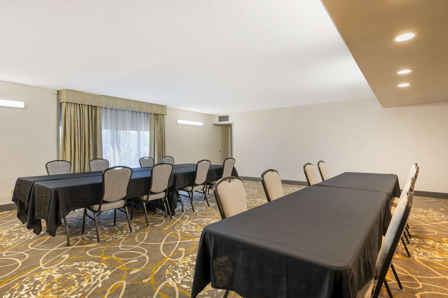 Best Western Ashbury Inn 24/27
