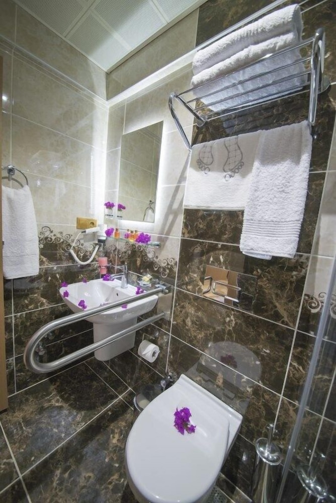 Kayi Hotel 41/44