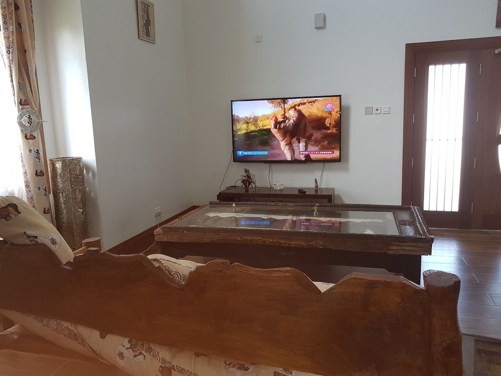 Queens Chateau Boutique Villa 30/50