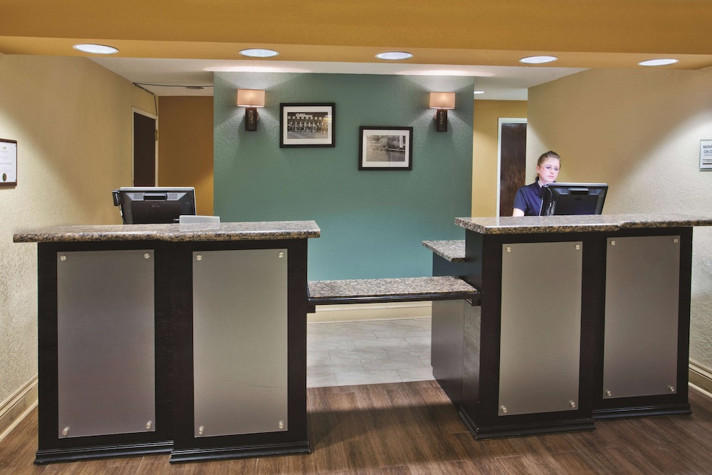 La Quinta Inn & Suites by Wyndham Hot Springs 6/57