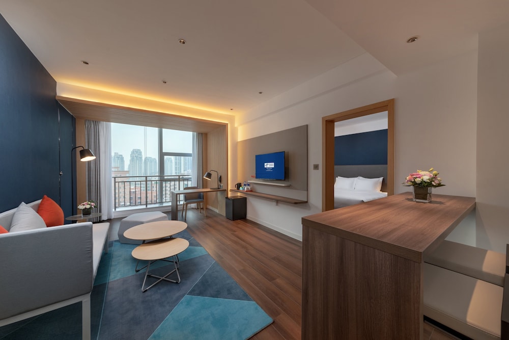 Holiday Inn Express Dongguan Humen 10/25