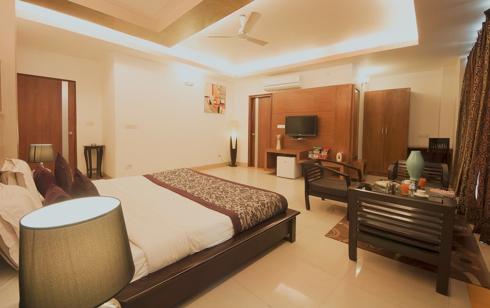 AIRPORT HOTEL DELHI 37 14/64