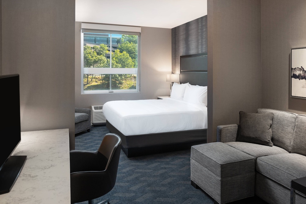 Fairfield Inn Suites Boston Waltham 28/46