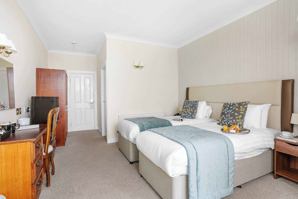 Royal Beacon Hotel 4/45