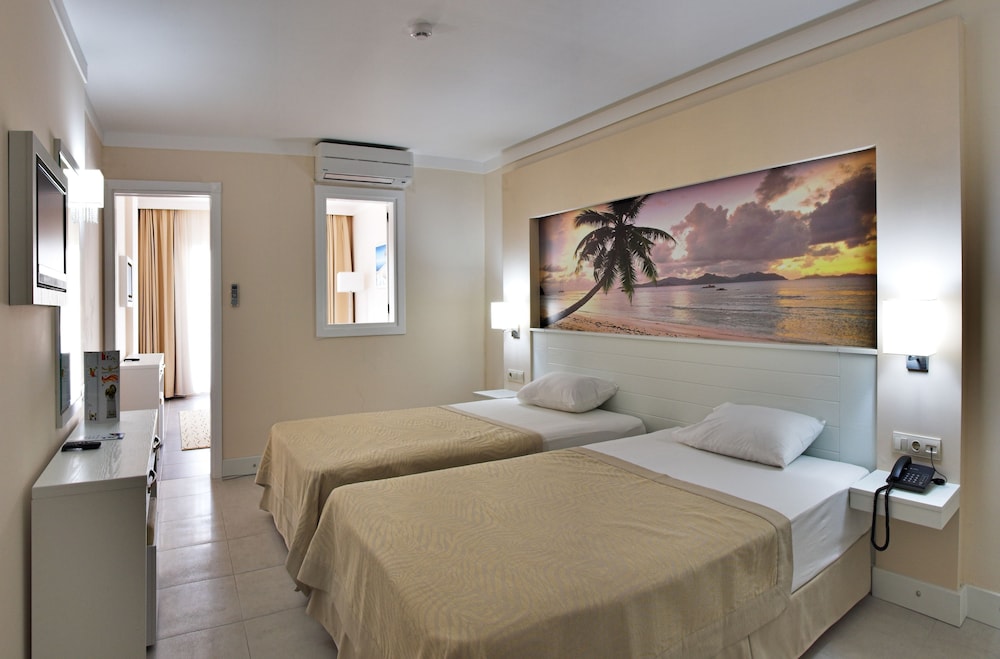 Batihan Beach Resort 20/76