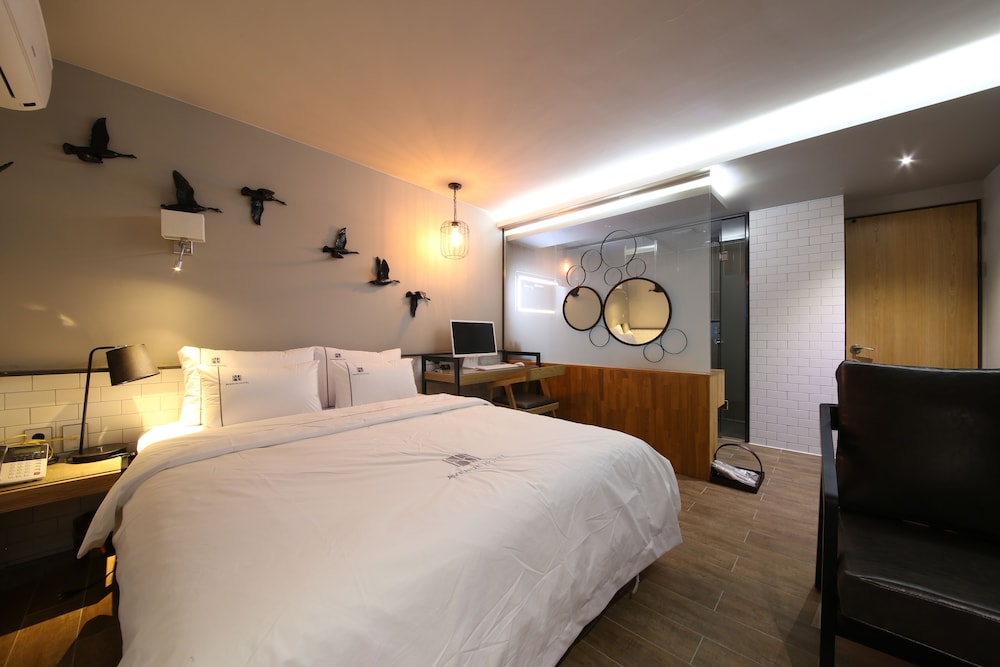 Avenue Hotel 15/41