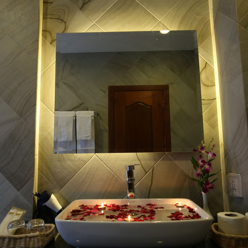 Holy Angkor Hotel 8/65