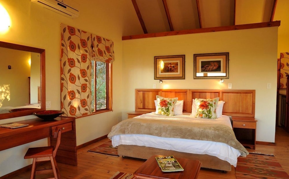 Ebundu Lodge 16/79