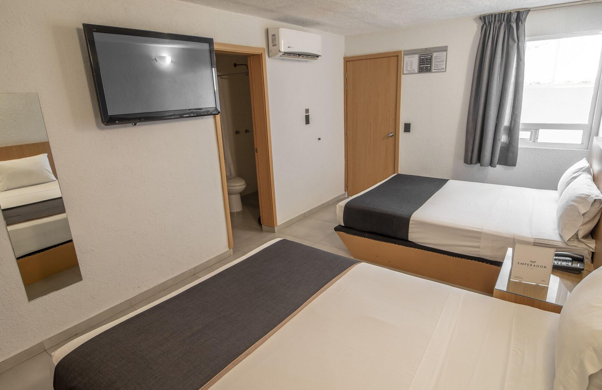Hotel Emperador 24/55