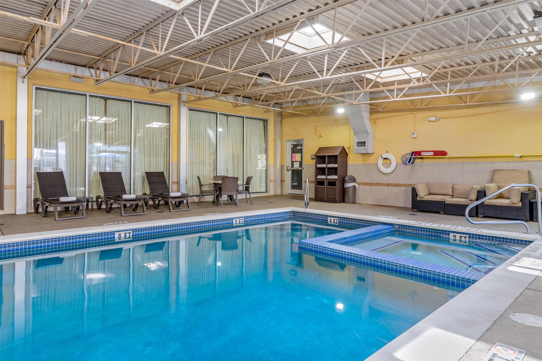Comfort Inn & Suites Triadelphia - Wheeling 25/38