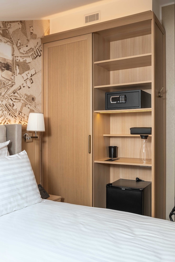 Room, Queen Bed, Attic