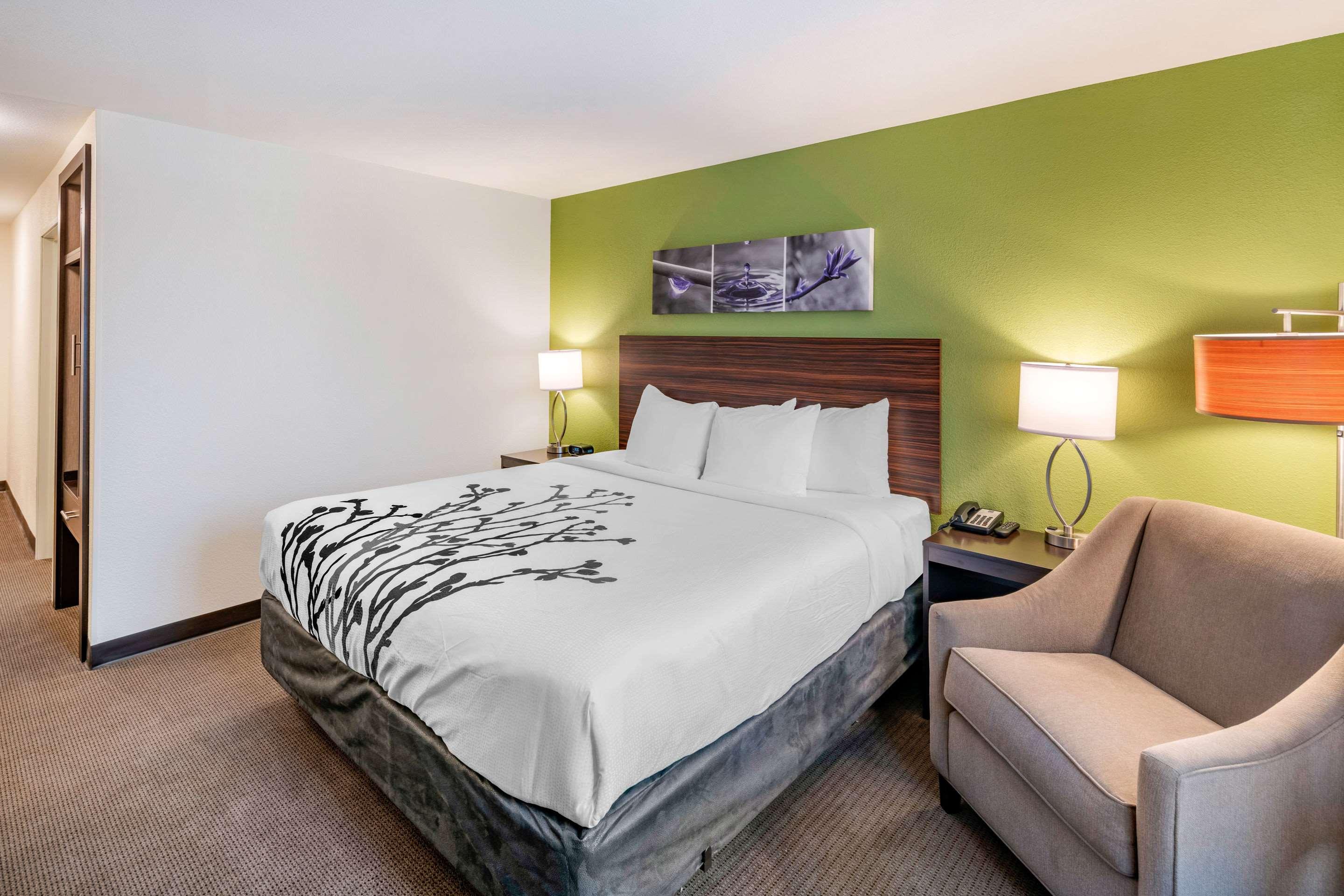 ROOM, KING BED