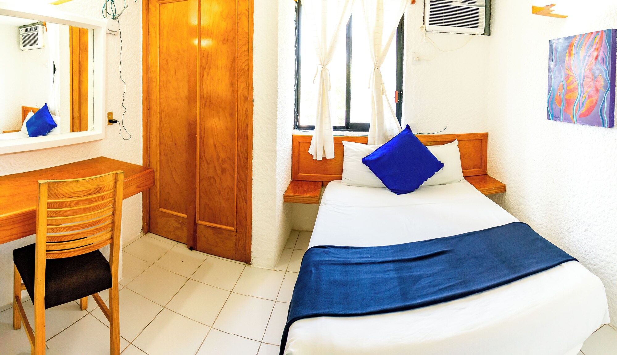 ROOM, QUADRUPLE