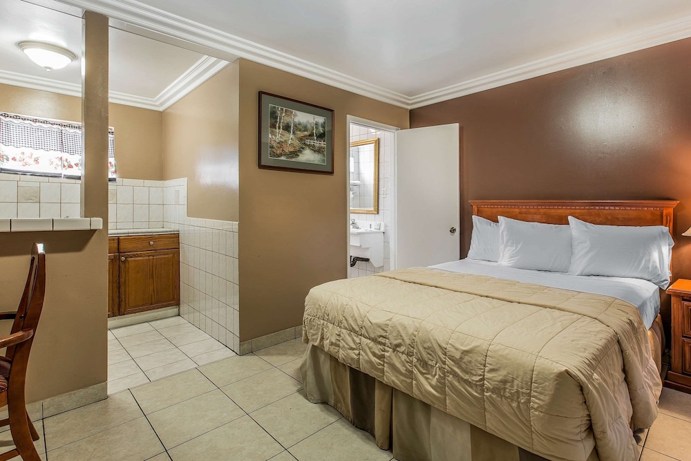 Rodeway Inn Ventura Midtown 25/48