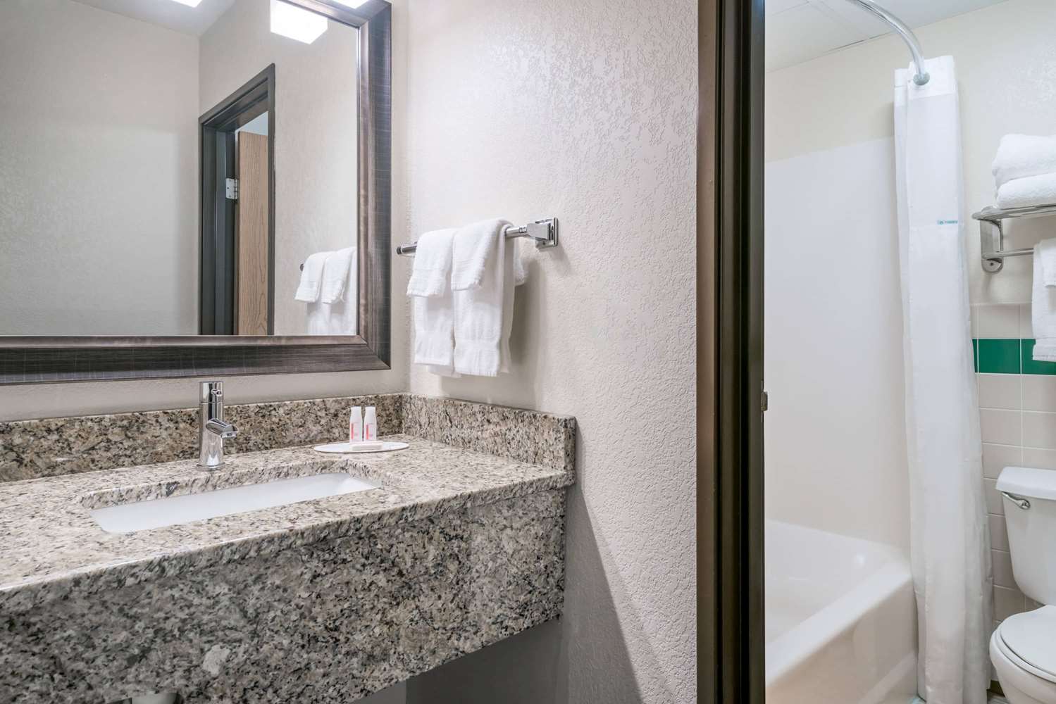 Baymont By Wyndham Owatonna 55/59