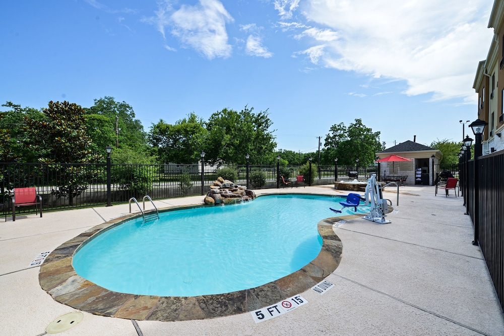 Comfort Suites Bay City 5/34