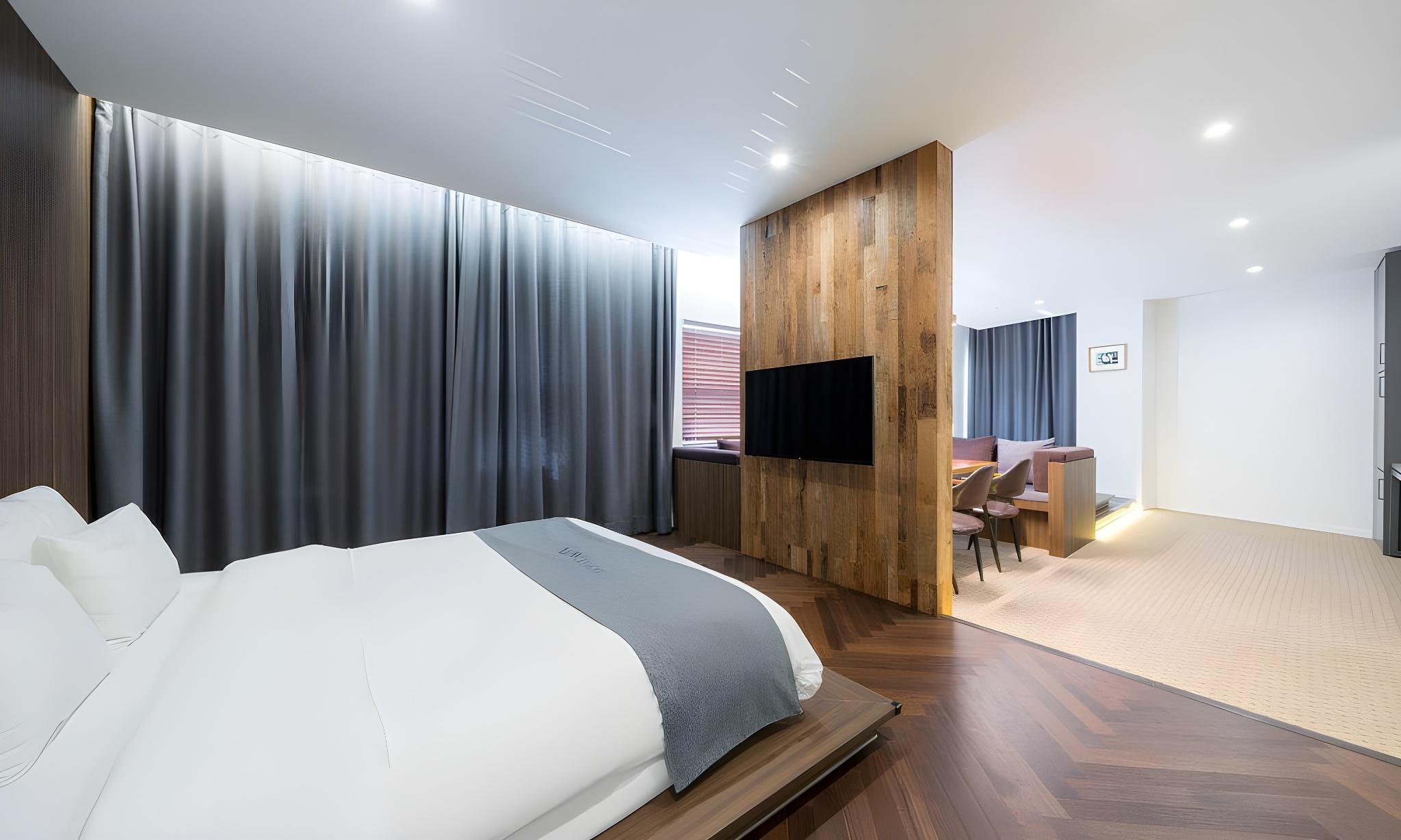 COMPANION, SUITE, TWIN BEDS