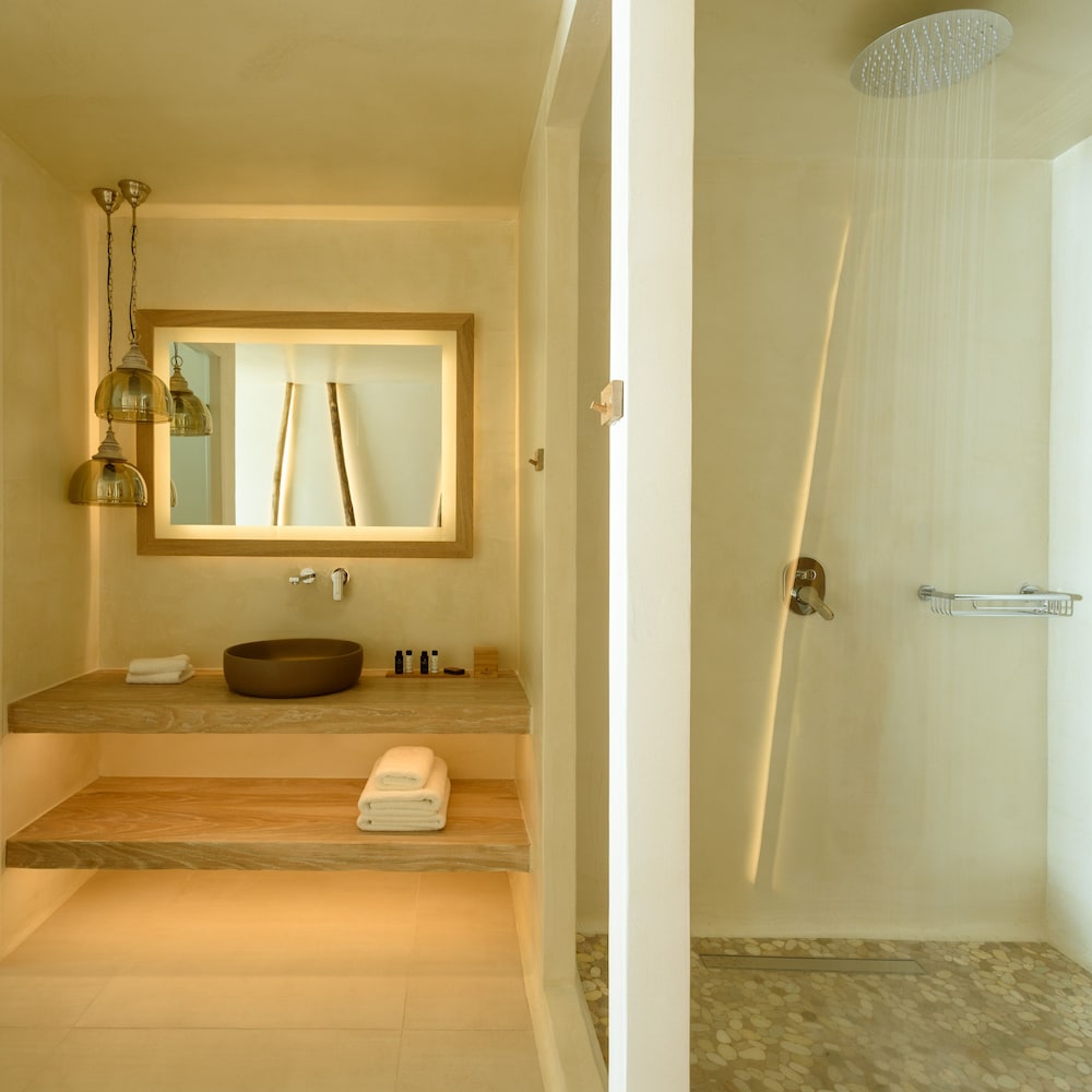 Divelia East Suites 43/48