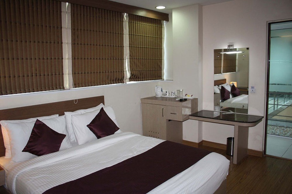 Hyphen Business Hotel 14/50