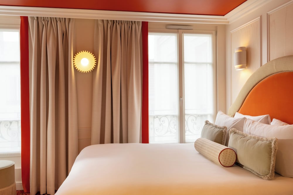 DELUXE, DOUBLE BED