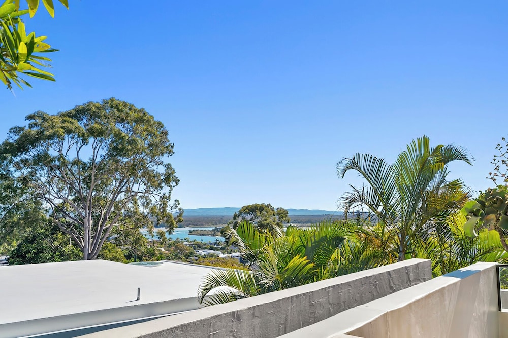 NOOSA BLUE RESORT 72/76