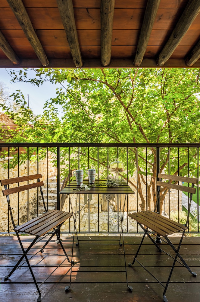 OINOESSA TRADITIONAL BOUTIQUE HOUSES 44/50
