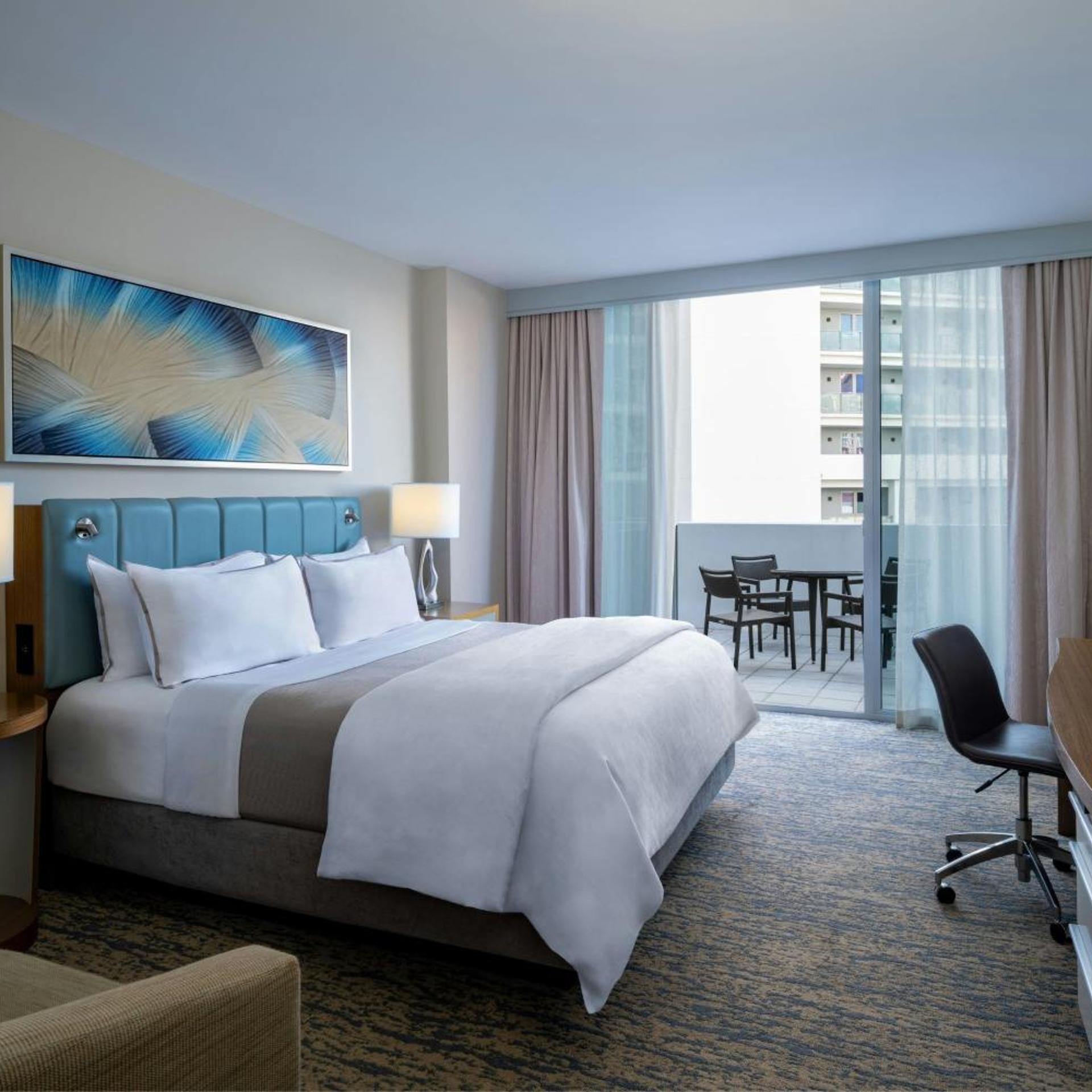 Guest Room, King Bed, Partial View, Balcony