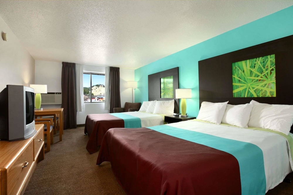 The Suite Inn 6/12