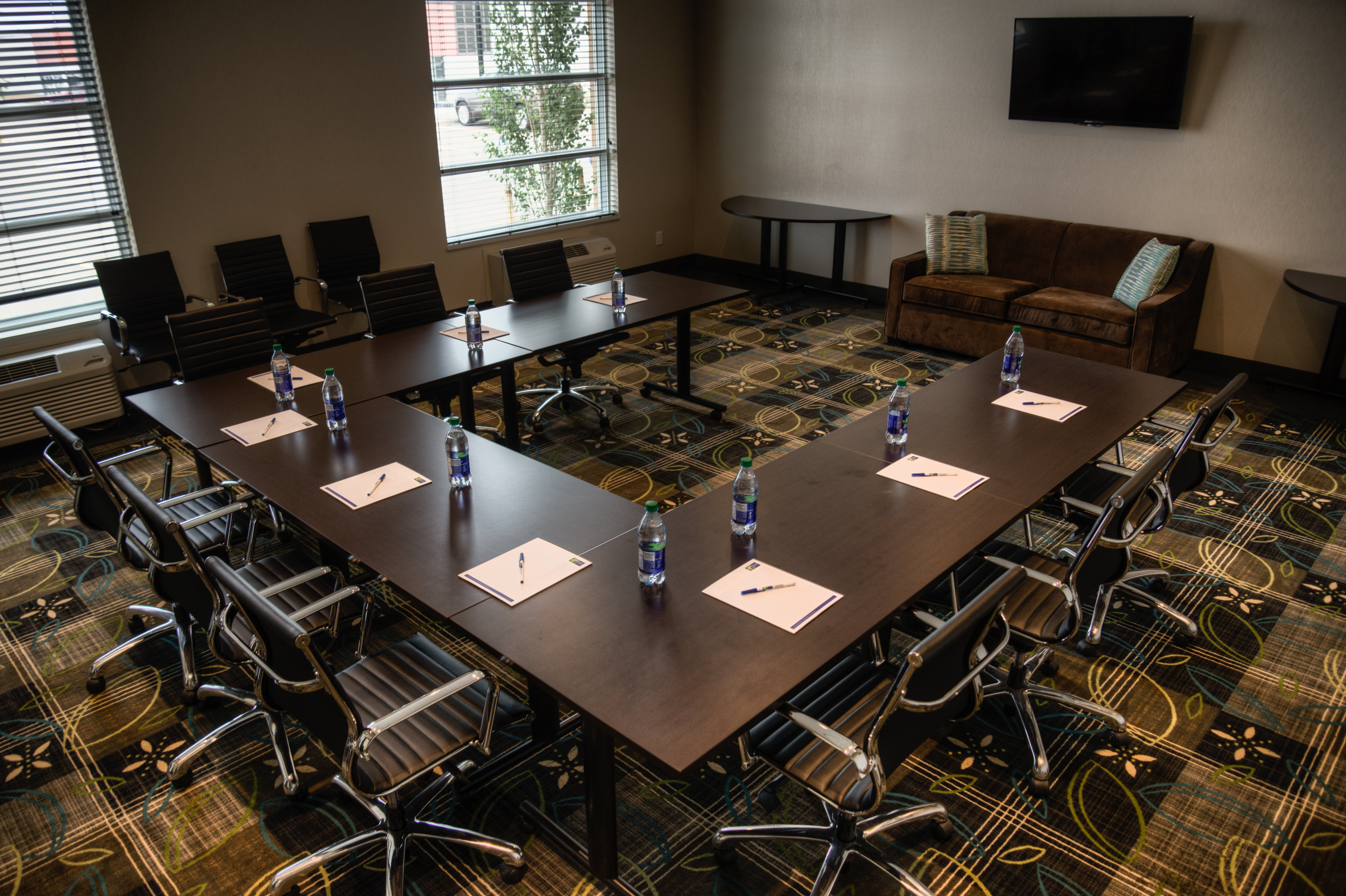 Holiday Inn Express & Suites Spruce Grove - Stony Plain 57/68