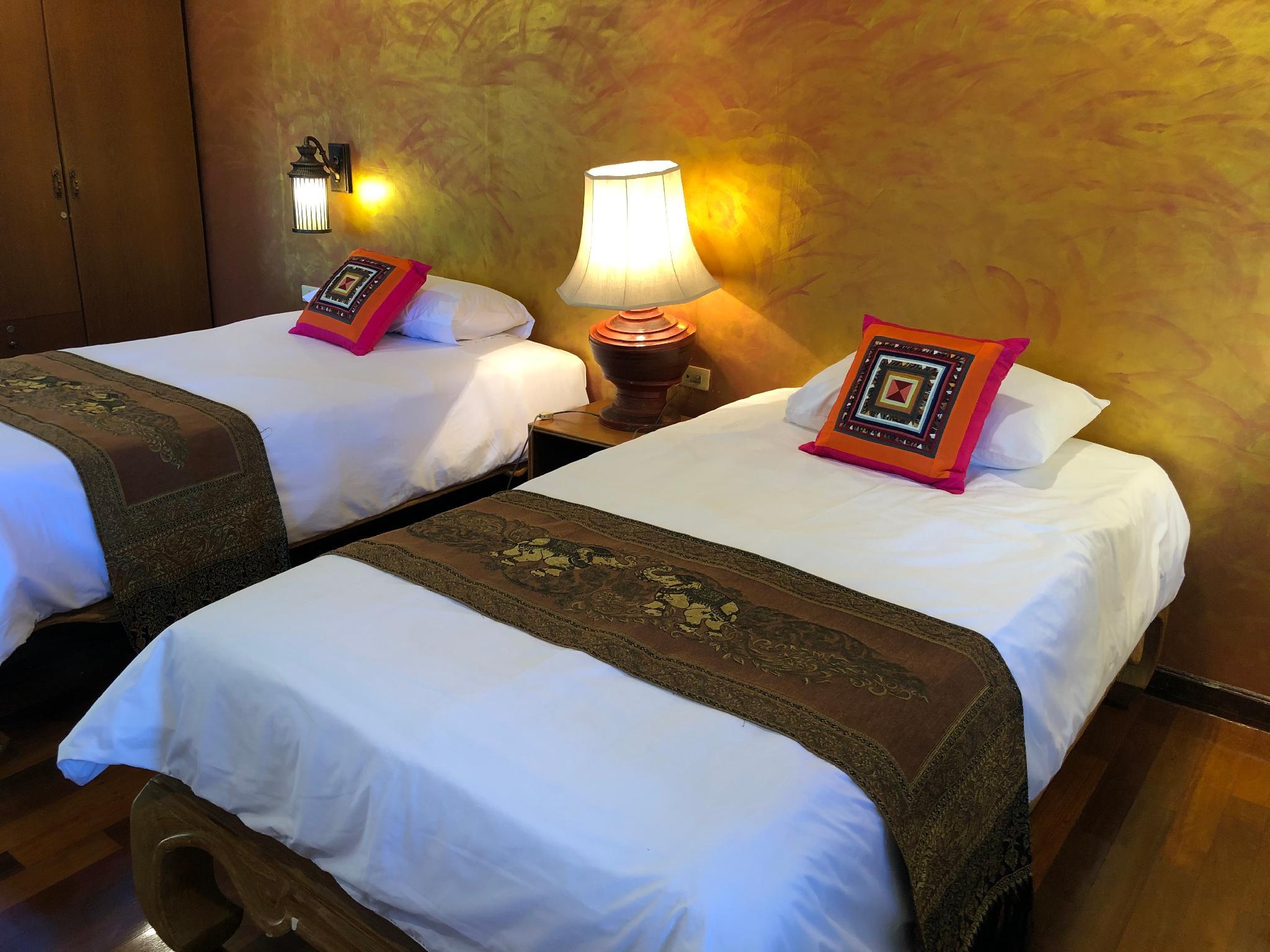 Superior, Twin Beds, Valley View