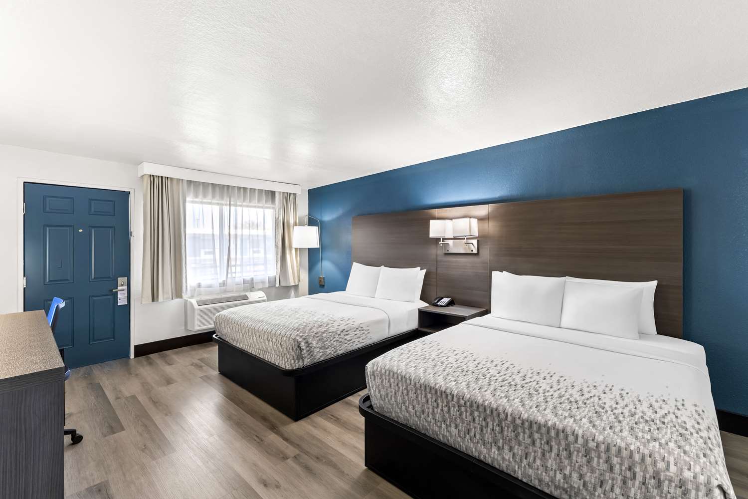 Room at Surestay Hotel By Best Western Phoenix Airport, PHOENIX - AZ