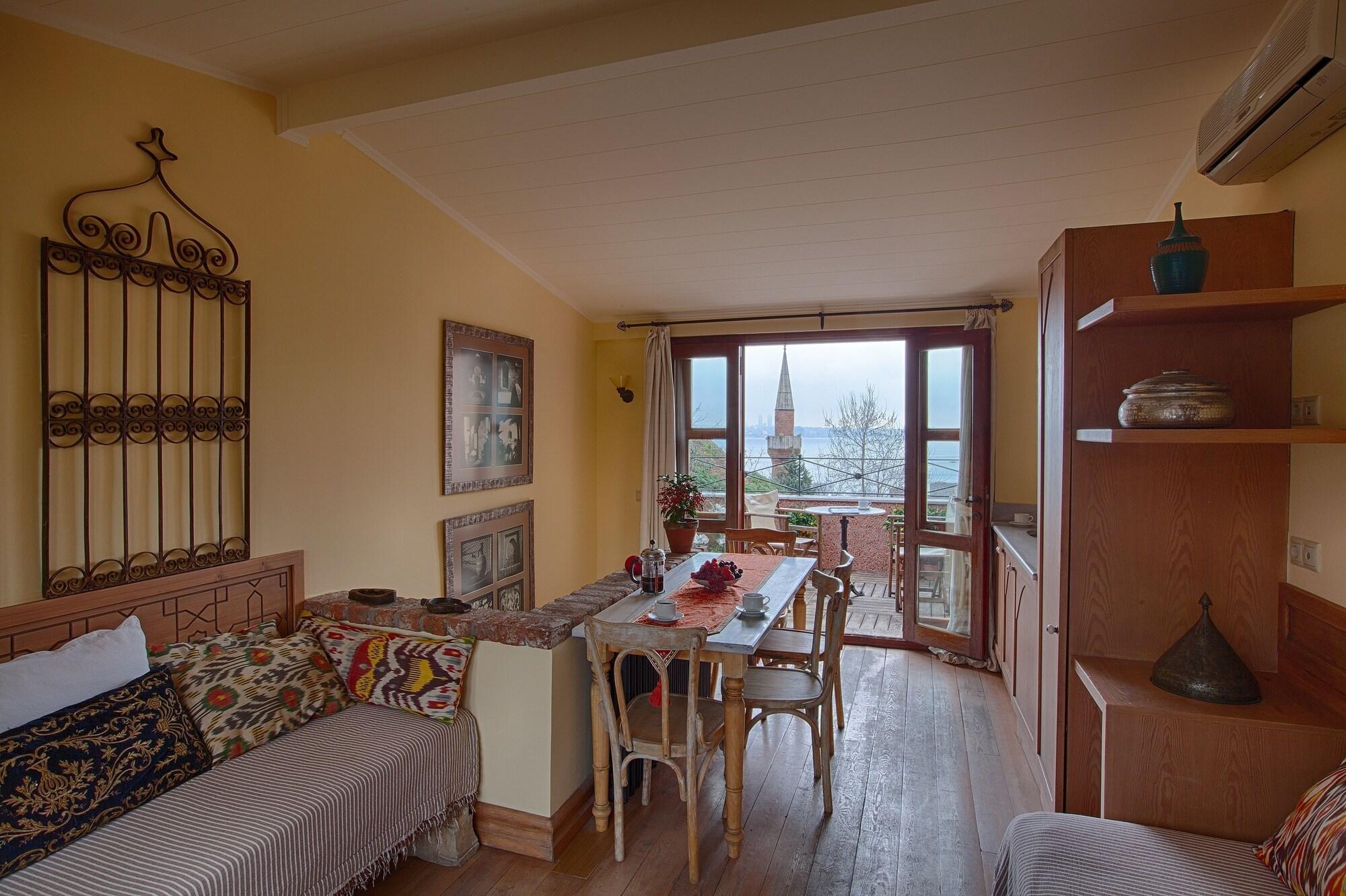 Hotel Empress Zoe 78/100