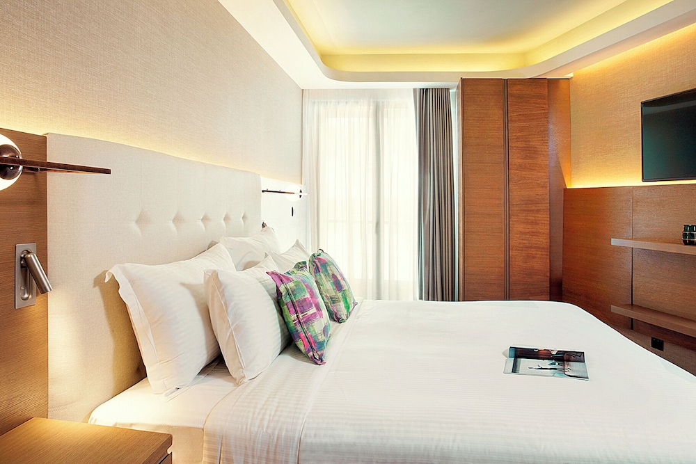 CLASSIC, KING BED, ATRIUM VIEW