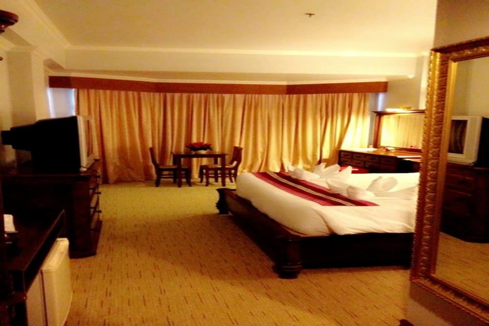 Thepnakorn Hotel 15/48
