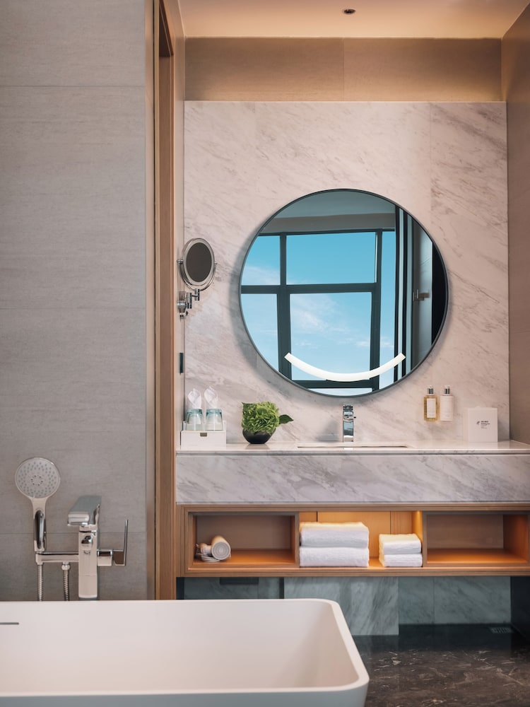 1 Bedroom, Suite, Single Bed, Dining Area, Holiday Inn Guiyang Airport by IHG 5/6