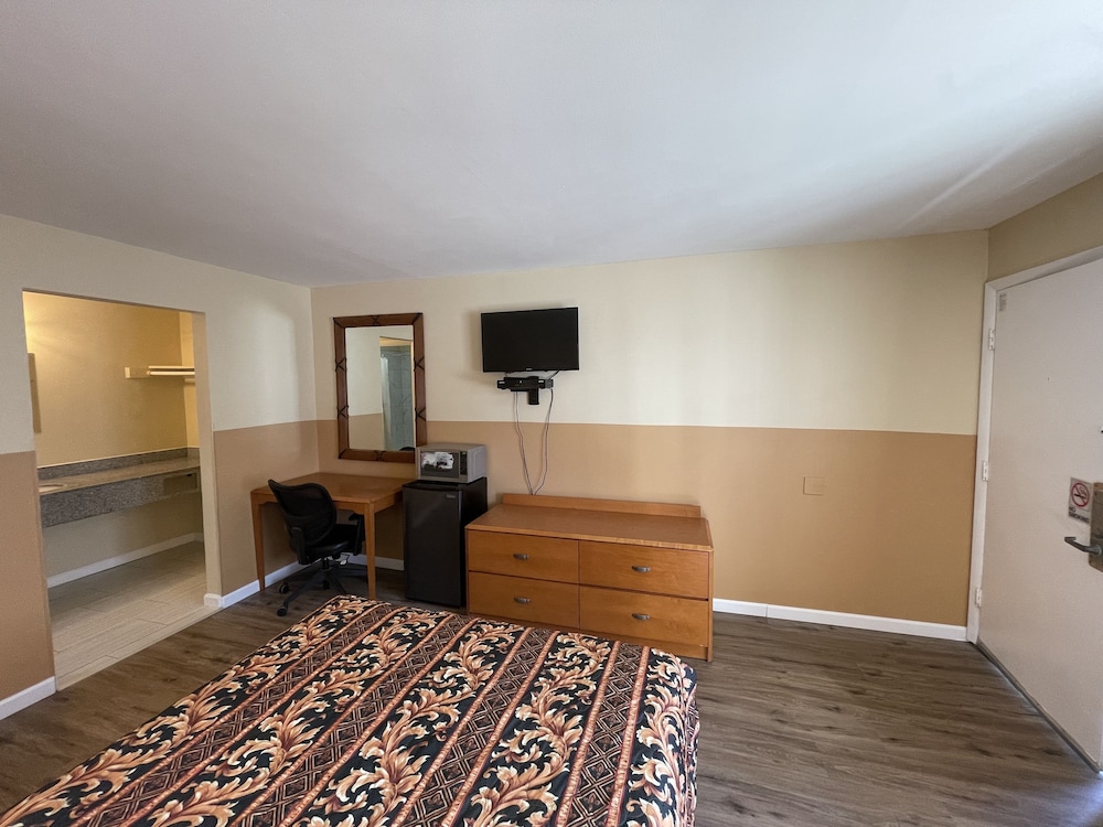 Sea Palace Motel 75/94