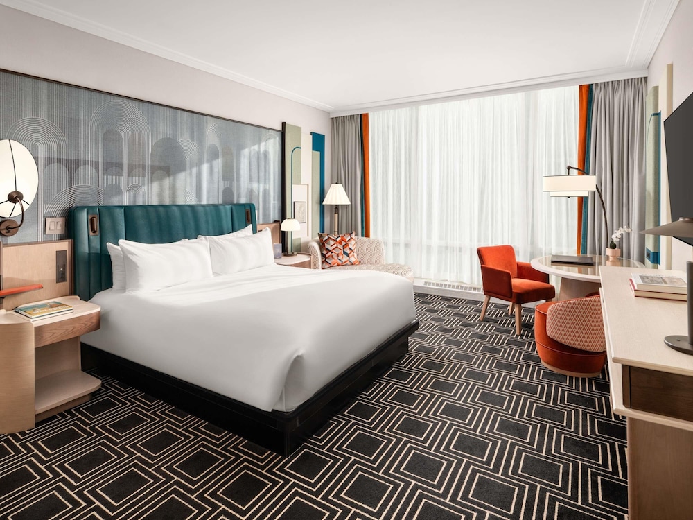 SIGNATURE, KING BED