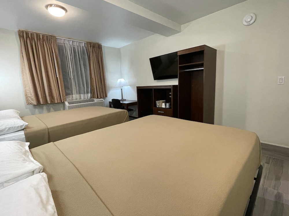 DELUXE, DOUBLE BED