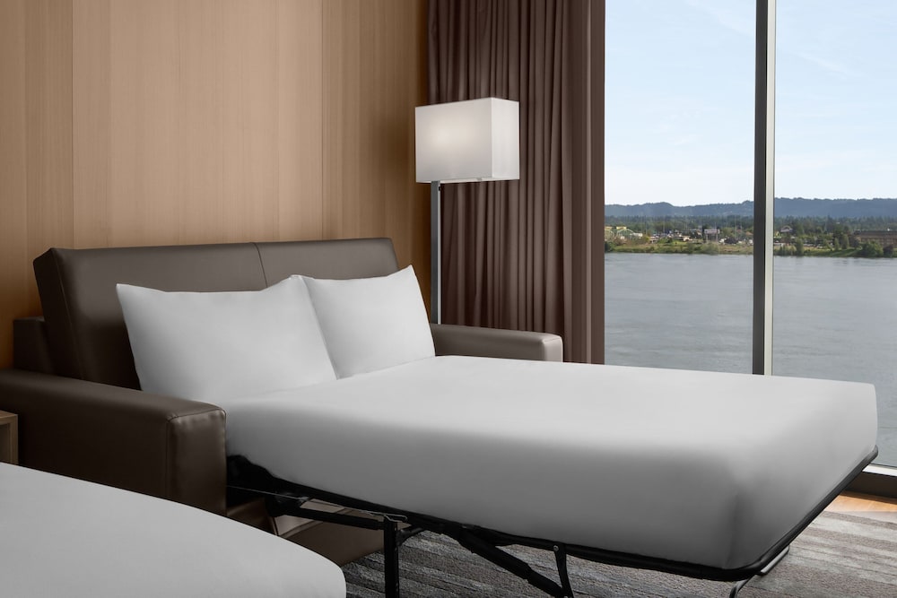 AC Hotel Vancouver Waterfront 8/22