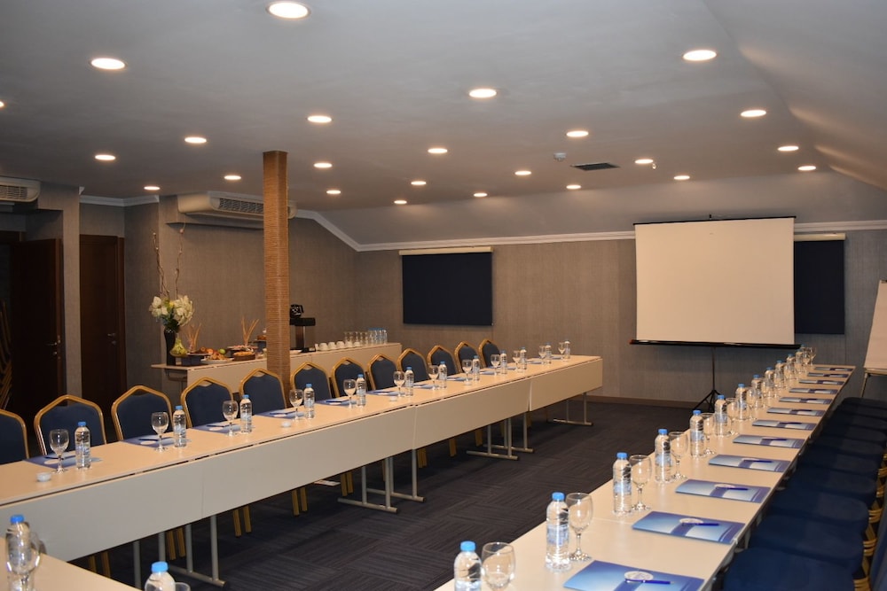 Rhiss Hotel Bostanci 60/64