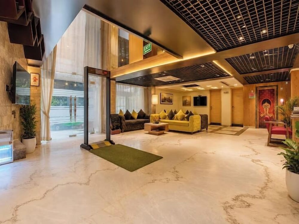 Staybook Hotel Nitya Maharani 8/50