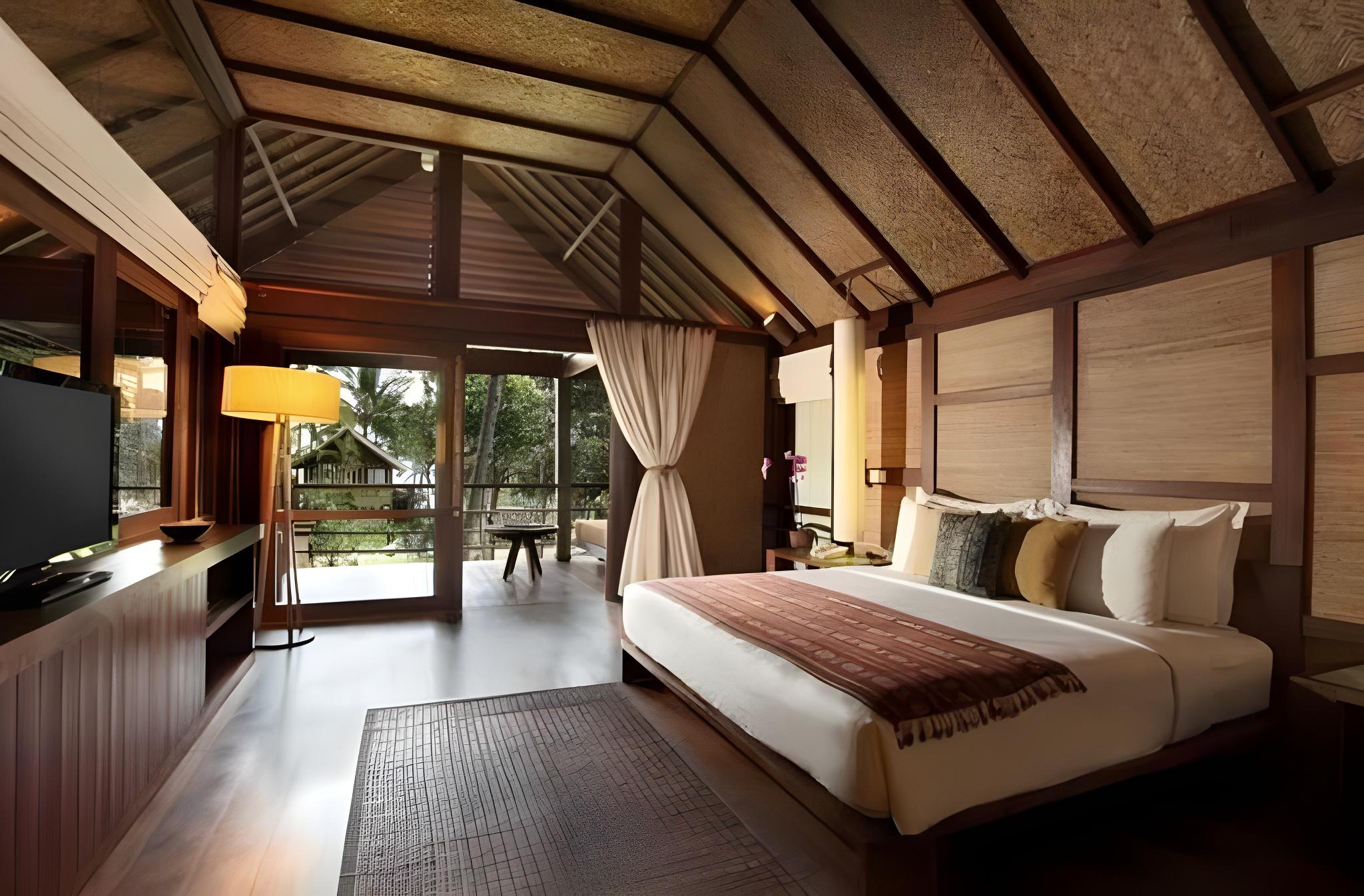 Suite, King Bed, Beach Front, Sofa
