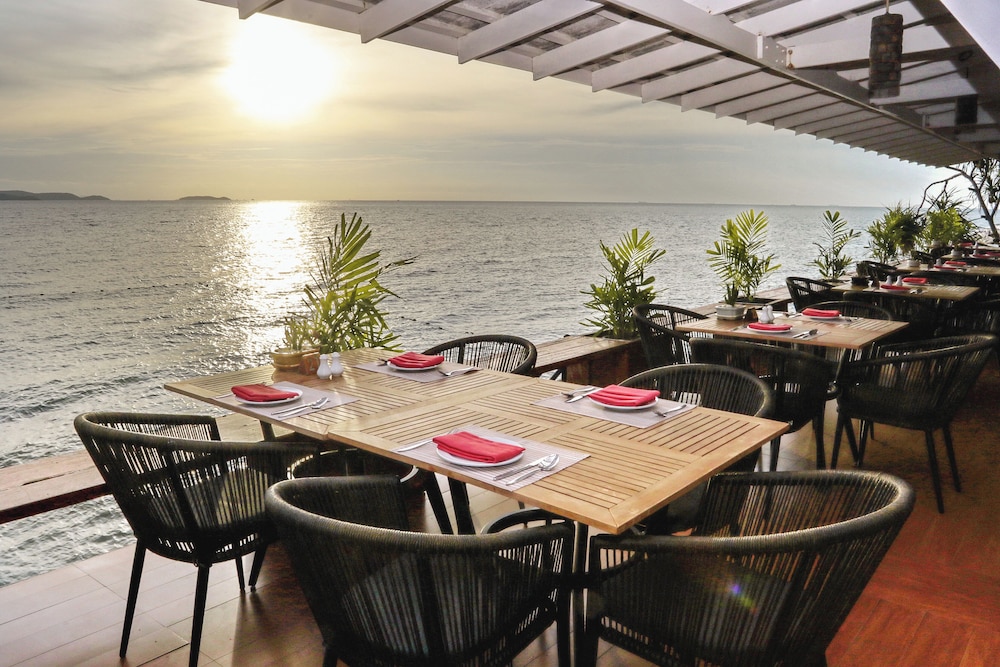 ROYAL CLIFF BEACH HOTEL 55/72