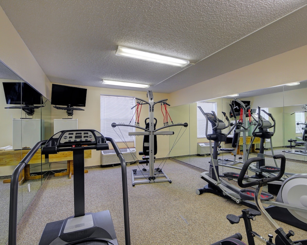 Comfort Inn Midwestern Square 16/27