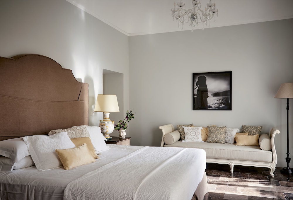 1 Bedroom, Junior Suite, Studio, 1 King and 1 Single Beds