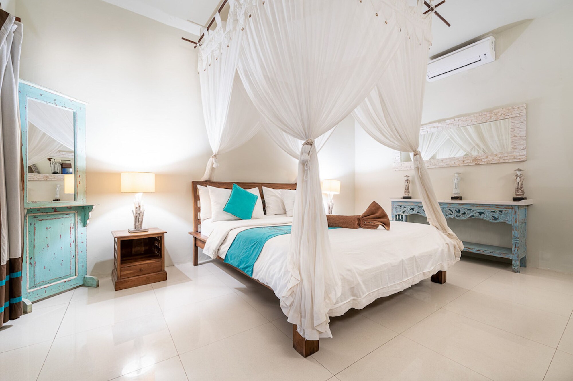 DELUXE, DOUBLE BED