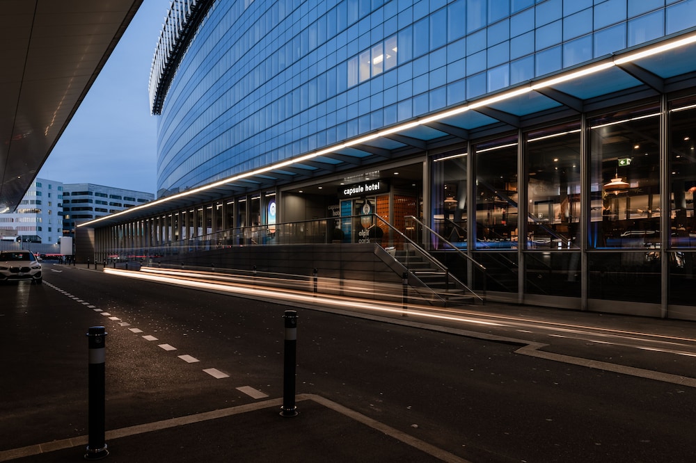 Capsule Hotel - Alpine Garden Zurich Airport 34/37