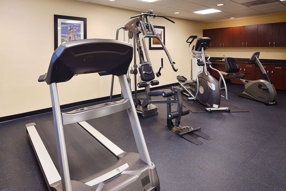 Days Inn & Suites by Wyndham Sam Houston Tollway 24/50